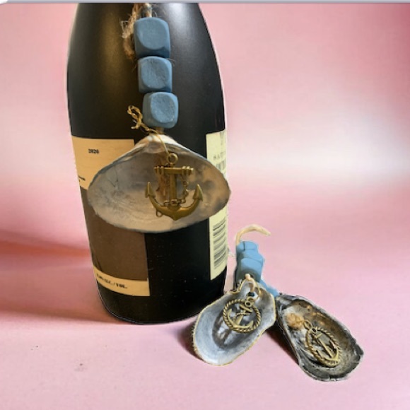 3 - Wine Bottle & Liquor Charms - Clam shell with a Anchor Charm - Picture 2 of 8